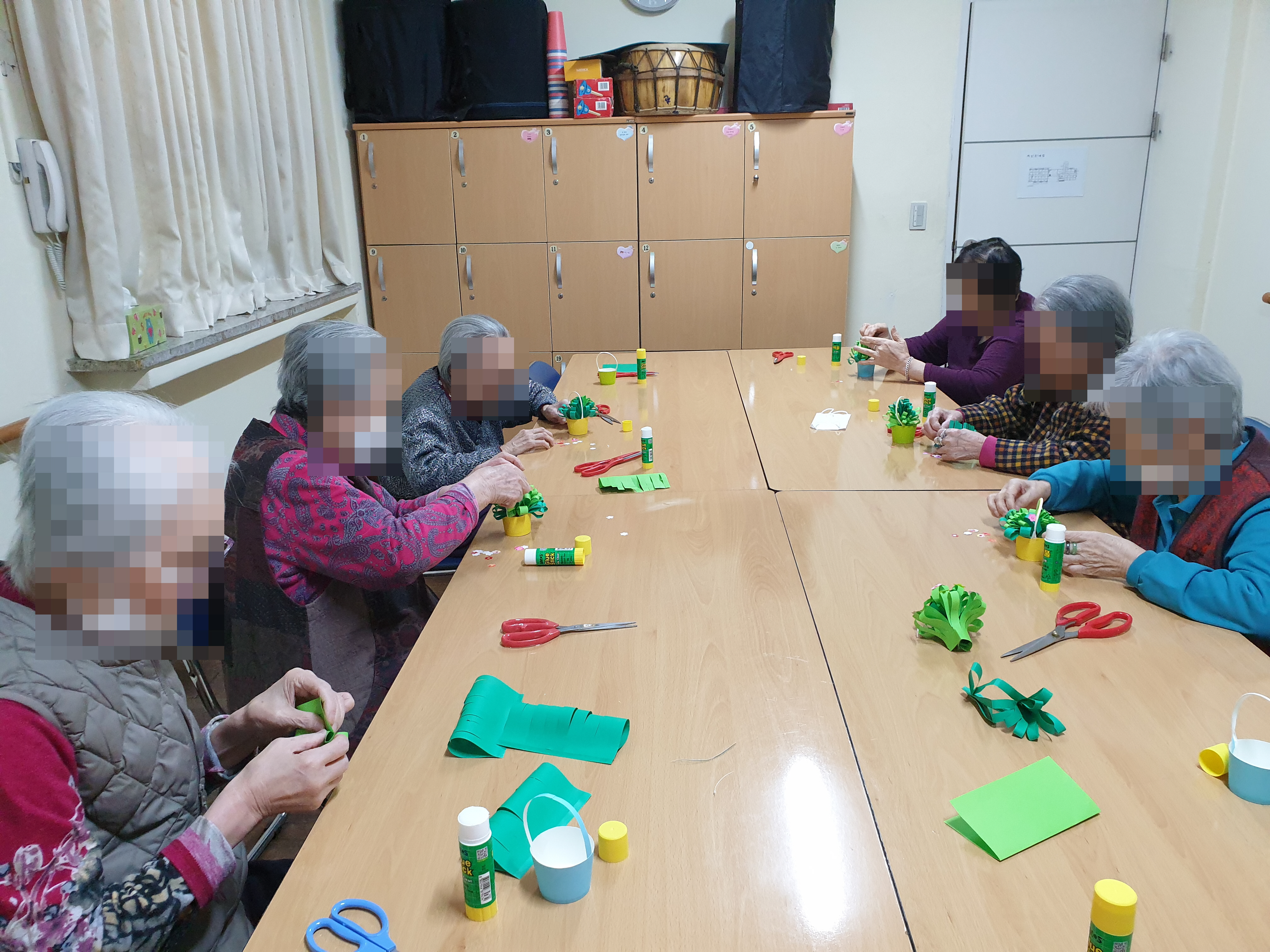 춘천시립양로원_종이접기 프로그램.jpg