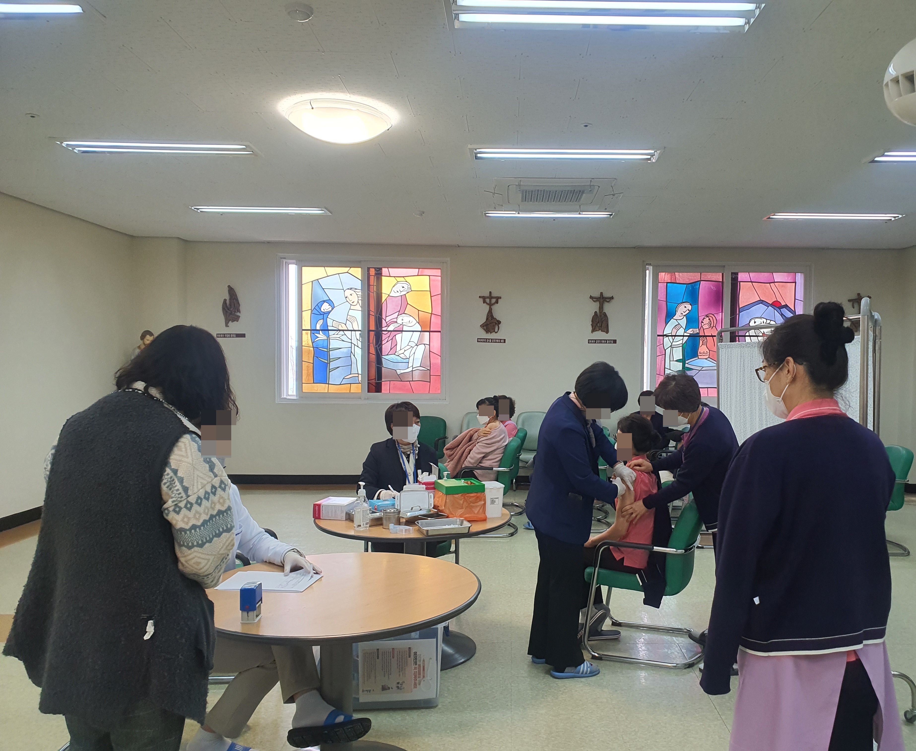 성골롬반의집_코로나19 4차 예방접종.jpg